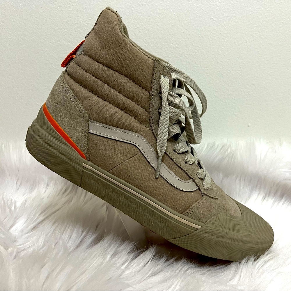 VANS Sk8-Hi MTE  Men’s 9 Olive Green  Ground Grip Sneakers Great Shape